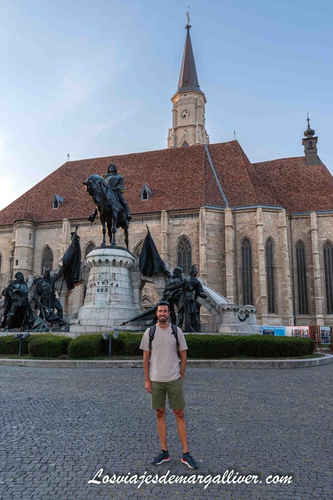 Kike en la plaza de la unión en Cluj-Napoca, Rumanía Kike en la plaza de la unión en Cluj-Napoca, Rumanía - Los viajes de Margalliver