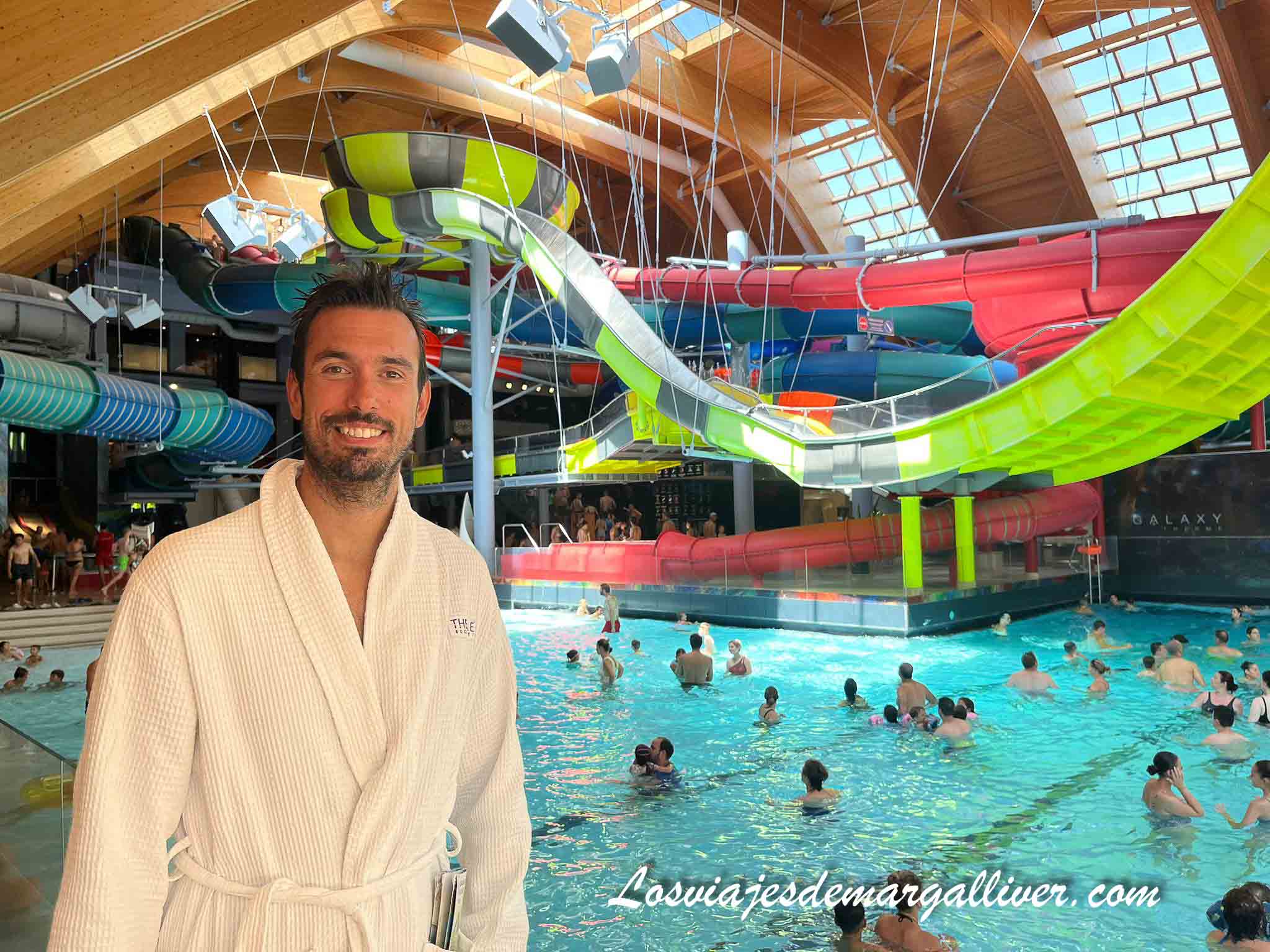 Kike en la zona galaxy del Therme de Bucarest Kike en la zona galaxy del Therme de Bucarest - Los viajes de Margalliver