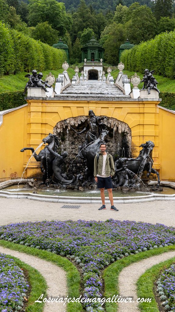 Kike en los jardines del Palacio de Linderhof, en Baviera - Los viajes de Margalliver