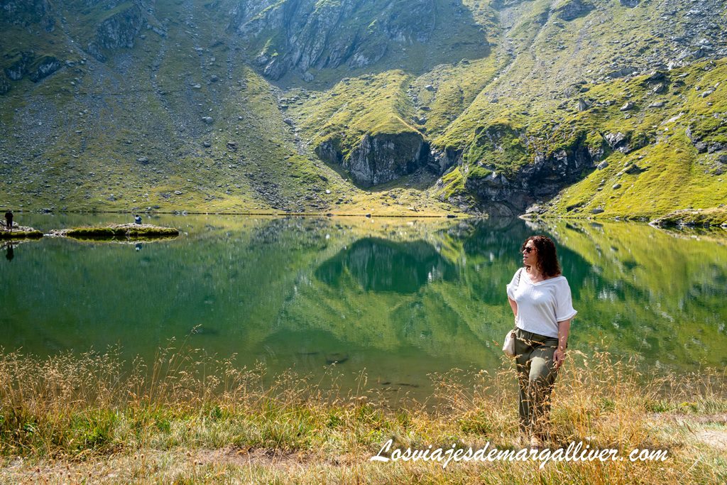 Margalliver y los reflejos del Lago Balea en Rumanía - Los viajes de Margalliver