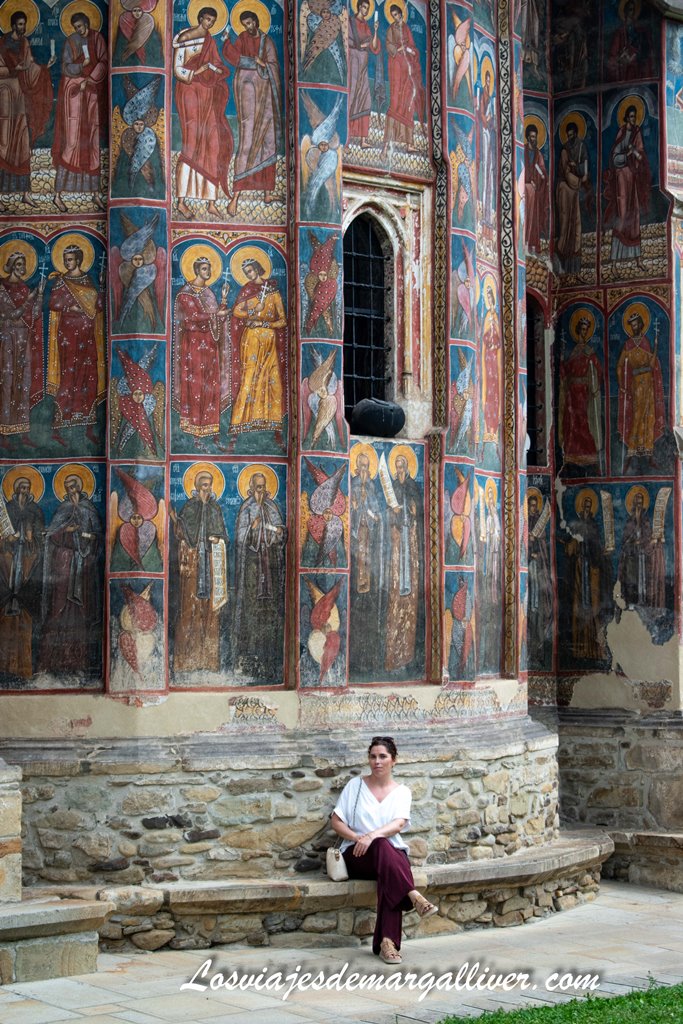 Margalliver en el Monasterio de Moldovita, uno de nuestros favoritos en Bucovina Margalliver en el Monasterio de Moldovita, uno de nuestros favoritos en Bucovina - Los viajes de Margalliver