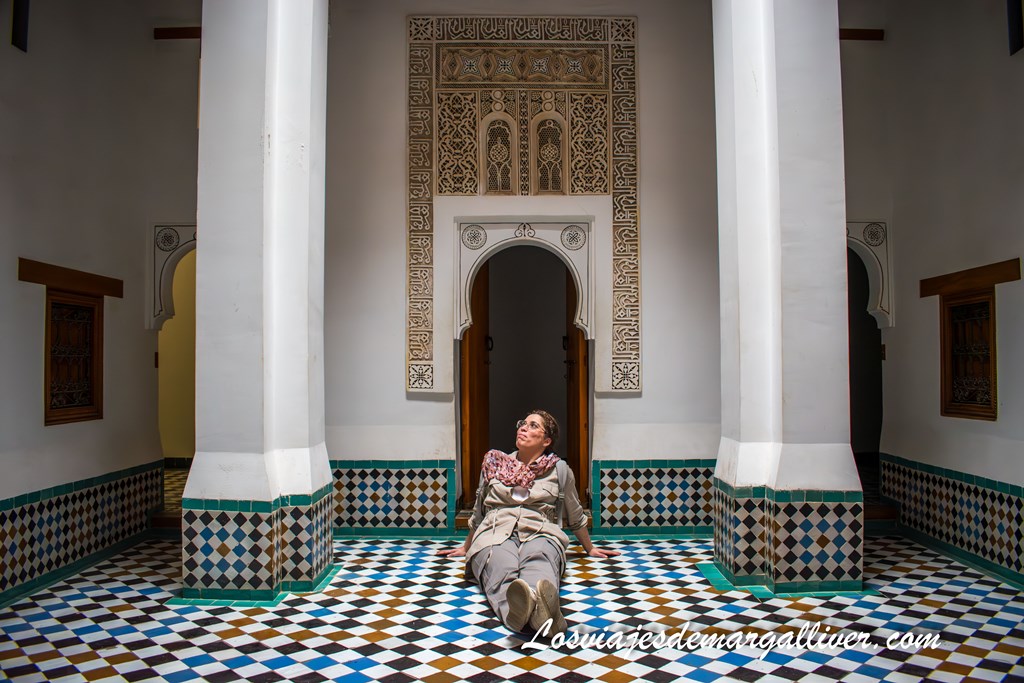 Margalliver en uno de los patios interiores de la Madraza Ben Youssef, en Marrakech Margalliver en uno de los patios interiores de la Madraza Ben Youssef, en Marrakech - Los viajes de Margalliver