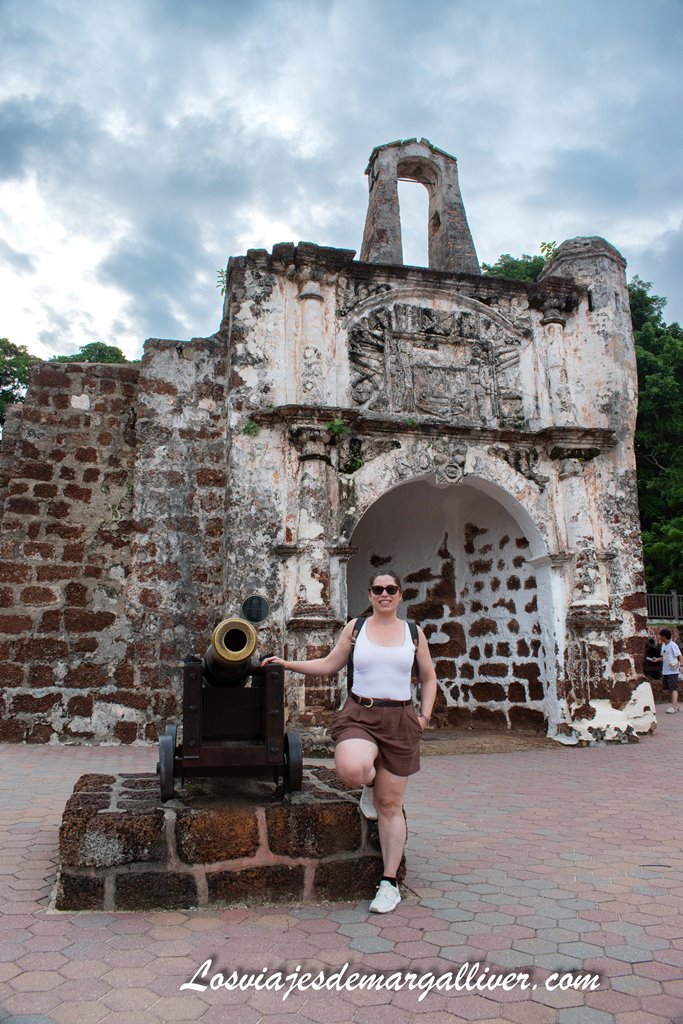 Margalliver en la Porta de Santiago o A Famosa en Malaca Margalliver en la Porta de Santiago o A Famosa en Malaca - Los viajes de Margalliver