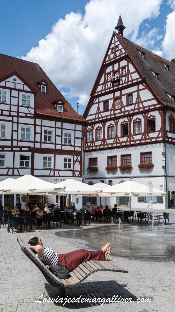 Margalliver tumbada en Nordlingen en la Ruta Romantica de Alemania Margalliver tumbada en Nordlingen en la Ruta Romantica de Alemania - Los viajes de Margalliver