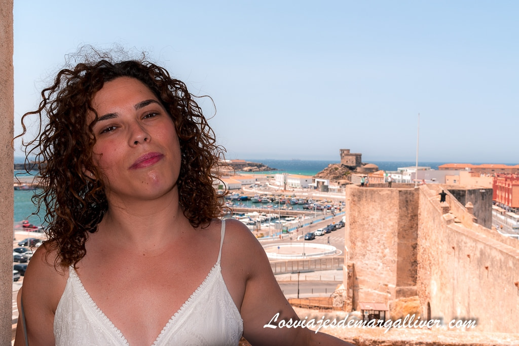 Margalliver y las vistas desde el castillo de Guzmán el Bueno en Tarifa Margalliver y las vistas desde el castillo de Guzmán el Bueno en Tarifa - Los viajes de Margalliver