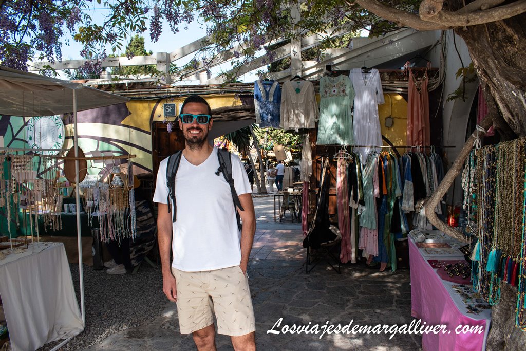 Kike en el Mercadillo Las Dalias en Ibiza Kike en el Mercadillo Las Dalias en Ibiza - Los viajes de Margalliver