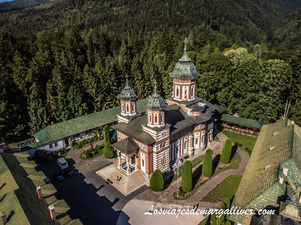 Monasterio de Sinaia a vista de Dron Monasterio de Sinaia a vista de Dron - Los viajes de Margalliver