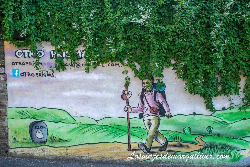 Mural en Sarria de un peregrino del Camino de Santiago Mural en Sarria de un peregrino del Camino de Santiago - Los viajes de Margalliver