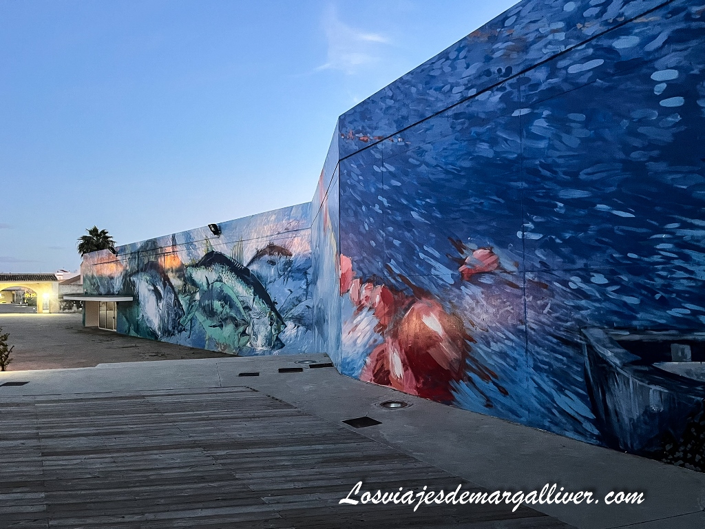 Espectacular mural sobre el mar en La Chanca, Conil de la Frontera Espectacular mural sobre el mar en La Chanca, Conil de la Frontera - Los viajes de Margalliver