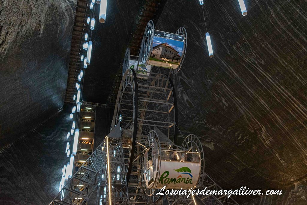 Detalle de la noria en la Salina Turda, Rumanía Detalle de la noria en la Salina Turda, Rumanía - Los viajes de Margalliver