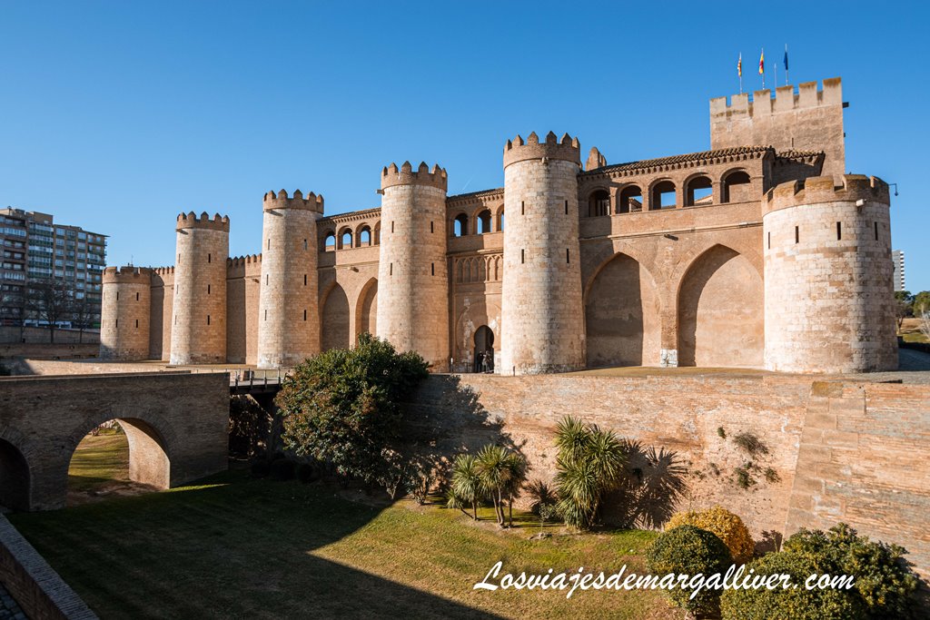 Imponente palacio de la Aljafería en Zaragoza, imprescindible en la ciudad Imponente palacio de la Aljafería en Zaragoza, imprescindible en la ciudad - Los viajes de Margalliver