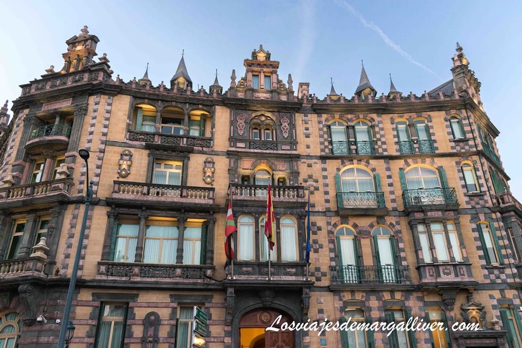 Palacio de Chavarri en la plaza Federico Moyua en Bilbao Palacio de Chavarri en la plaza Federico Moyua en Bilbao - Los viajes de Margalliver