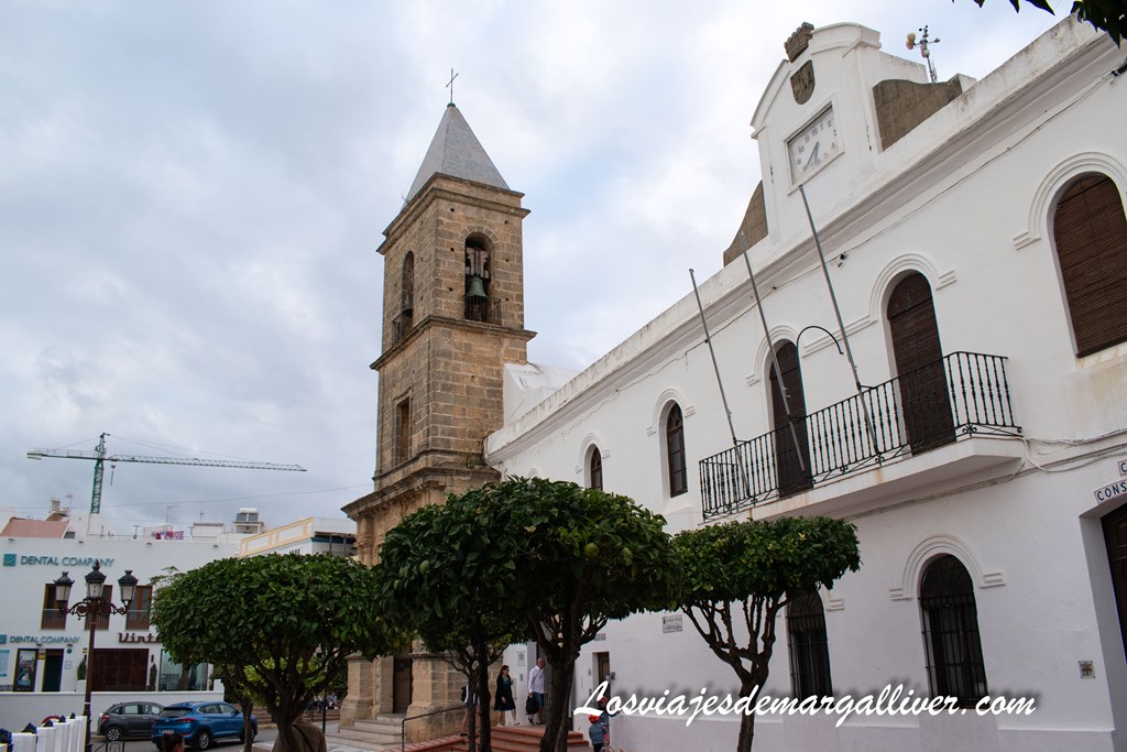 Parroquia de Santa Catalina y Ayuntamiento de Conil de la Frontera Parroquia de Santa Catalina y Ayuntamiento de Conil de la Frontera - Los viajes de Margalliver