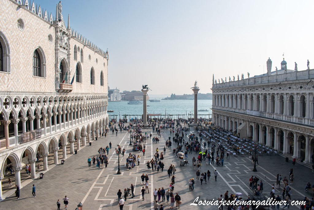 Plaza San Marco vista desde el balcón de la Basílica de San Pablo en Venecia Plaza San Marco vista desde el balcón de la Basílica de San Marco en Venecia - Los viajes de Margalliver