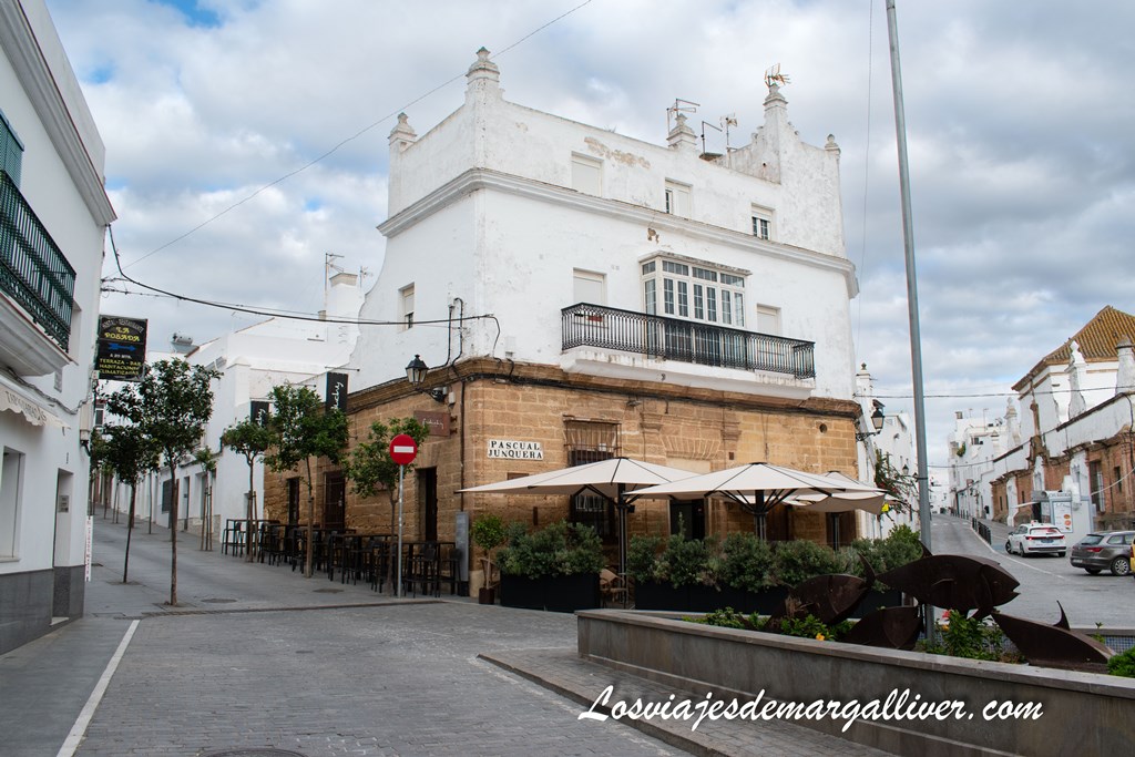 Fuente de los atunes y casa del conde de las 5 torres en Conil de la Frontera Fuente de los atunes y casa del conde de las 5 torres en Conil de la Frontera - Los viajes de Margalliver