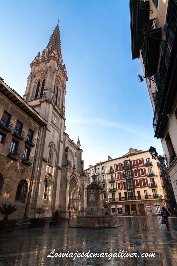 Plazuela de Bilbao junto a la Catedral Plazuela de Bilbao junto a la Catedral - Los viajes de Margalliver