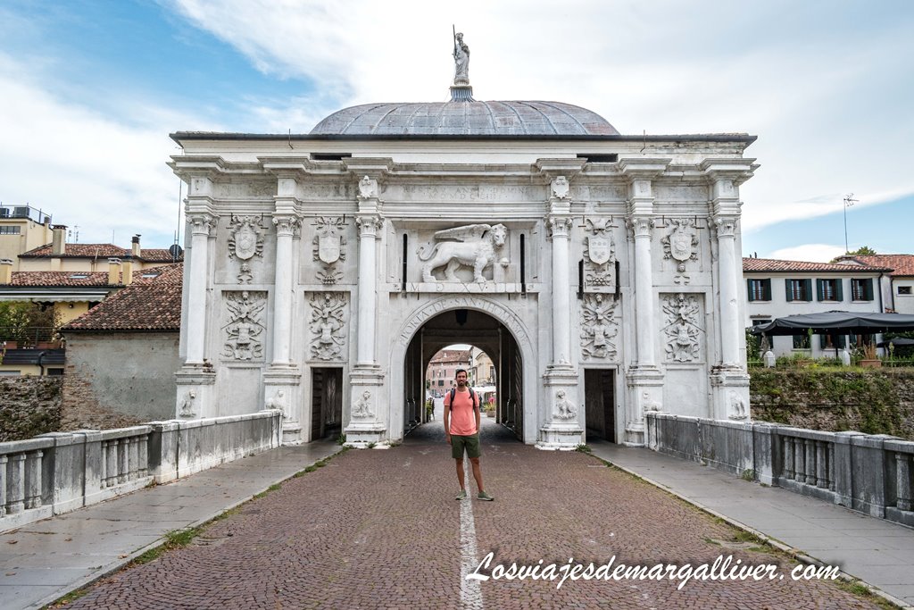 Porta San Tomaso, una de las puertas de la muralla de Treviso Porta San Tomaso, una de las puertas de la muralla de Treviso - Los viajes de Margalliver