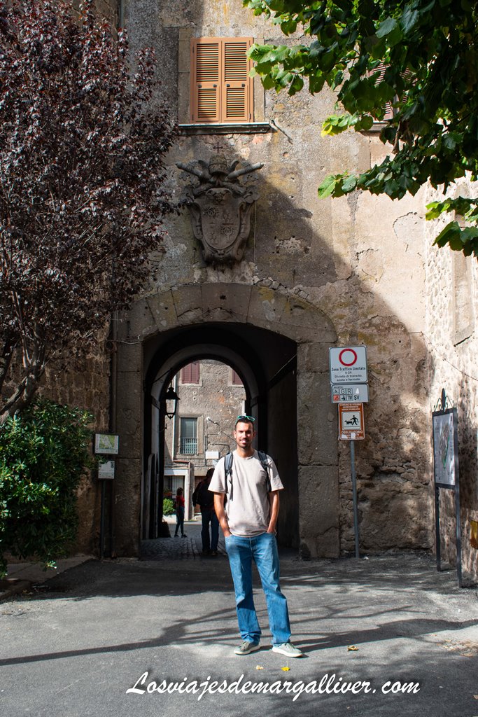 Puerta medieval a Bagnaia en Viterbo Puerta medieval a Bagnaia en Viterbo - Los viajes de Margalliver