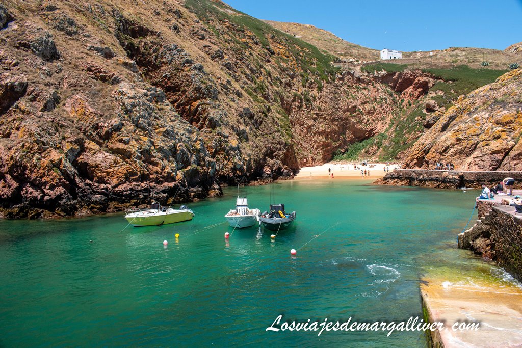 Puerto de Berlenga Grande, en las Islas Berlengas Puerto de Berlenga Grande, en las Islas Berlengas - Los viajes de Margalliver