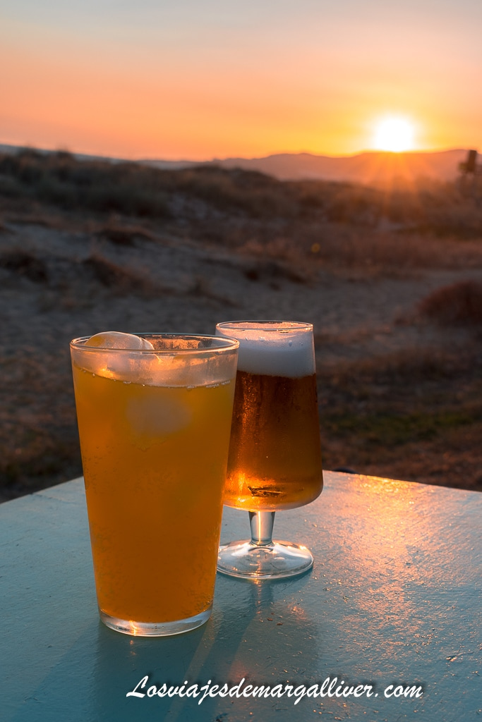 Puesta de Sol desde el chiringuito Afrikana en Tarifa Puesta de Sol desde el chiringuito Afrikana en Tarifa - Los viajes de Margalliver
