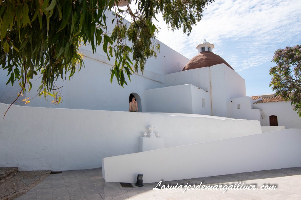 Marga en Puig de Missa en Santa Eulalia en Ibiza Marga en Puig de Missa en Santa Eulalia en Ibiza - Los viajes de Margalliver