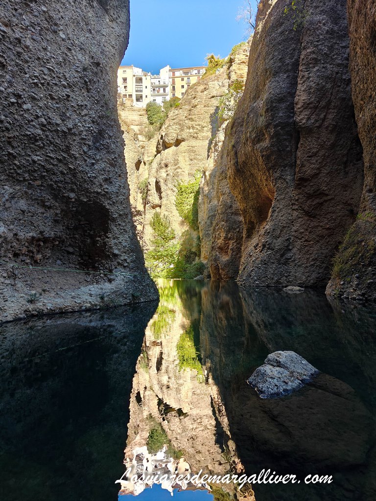 Vistas del río Guadalevín desde la mina de agua de la Casa del Moro en Ronda Vistas del río Guadalevín desde la mina de agua de la Casa del Moro en Ronda - Los viajes de Margalliver