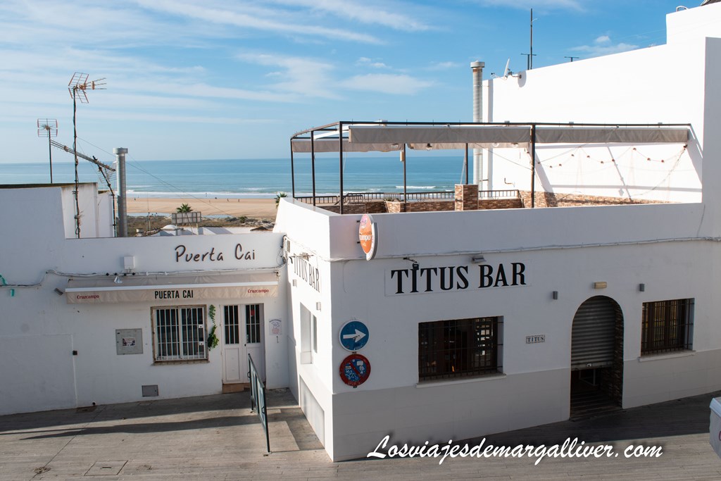 Titus bar, uno de los bares típicos de Conil de la frontera Titus bar, uno de los bares típicos de Conil de la frontera - Los viajes de Margalliver