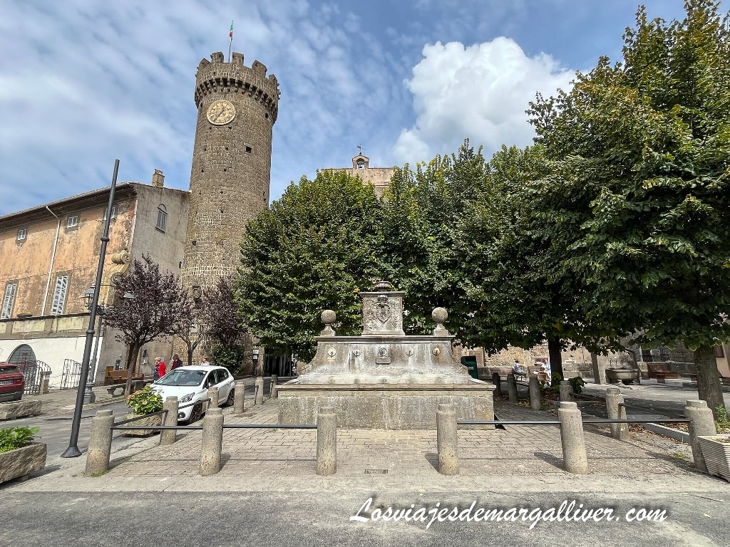 Torre medieval y fuente de Bagnaia en Viterbo Torre medieval y fuente de Bagnaia en Viterbo - Los viajes de Margalliver
