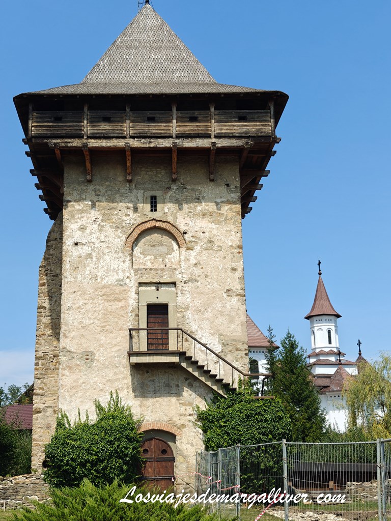 Torre vigía del Monasterio de Humor en la región de Bucovina Torre vigía del Monasterio de Humor en la región de Bucovina - Los viajes de Margalliver