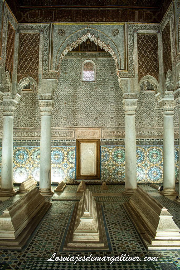 Detalle del interior del Mausoleo de Ahmed al-Mansur en las tumbas saudíes en Marrakech Detalle del interior del Mausoleo de Ahmed al-Mansur en las tumbas saudíes en Marrakech - Los viajes de Margalliver