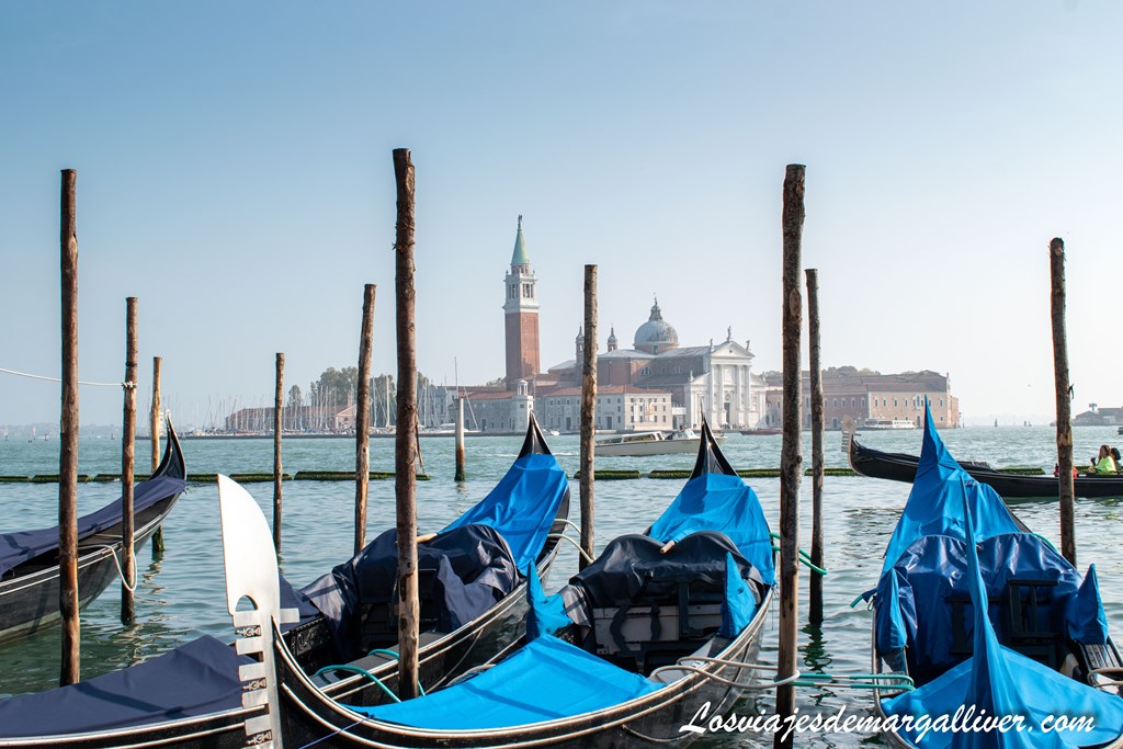 Isla de San Giorgio Maggiore al fondo desde el paseo marítimo de Venecia Isla de San Giorgio Maggiore al fondo desde el paseo marítimo de Venecia - los viajes de Margalliver