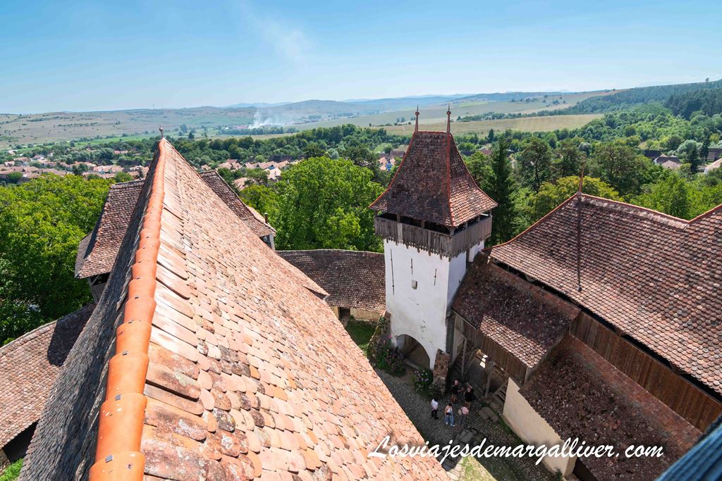 Vistas desde la torre de la iglesia fortificada de Viscri en Rumanía Vistas desde la torre de la iglesia fortificada de Viscri en Rumanía - Los viajes de Margalliver