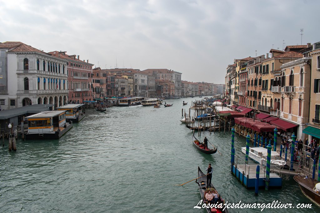 Vistas desde el Puente Rialto en Venecia Vistas desde el Puente Rialto en Venecia - Los viajes de Margalliver