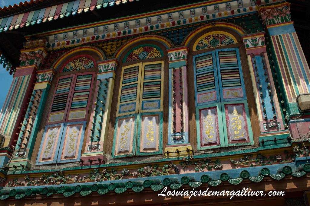 Detalle de Tan Teng Niah House, la casa de colores de Singapur Detalle de Tan Teng Niah House, la casa de colores de Singapur - Los viajes de Margalliver