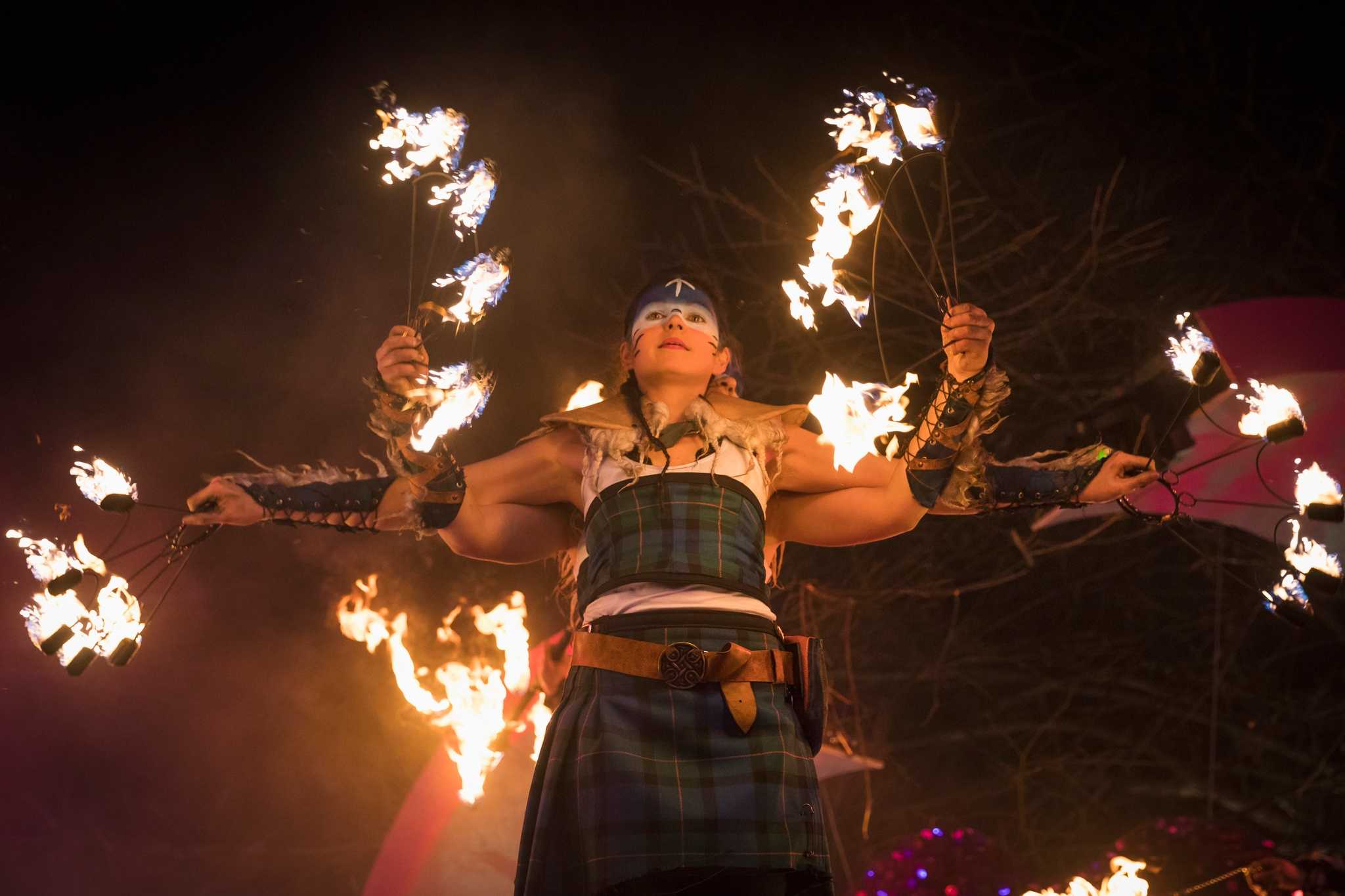 Stonehaven Fireballs de Aberdeenshire en el Hogmanay de Escocia Stonehaven Fireballs de Aberdeenshire en el Hogmanay de Escocia - Los viajes de Margalliver