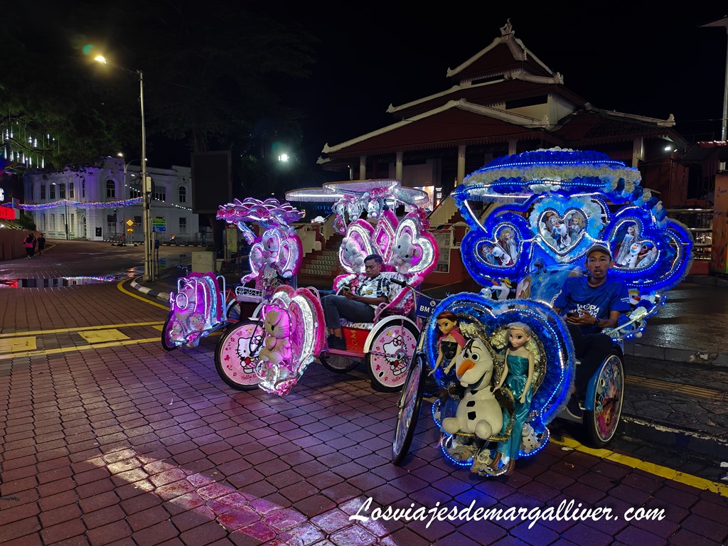 rickshaws iluminados en Malaca rickshaws iluminados en Malaca - Los viajes de Margalliver